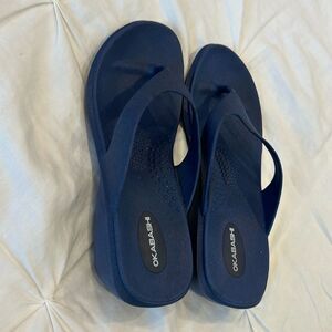 Okabashi Women's Blue Rubber Thong Wedge Flip Flop Slippers Summer Footwear S
